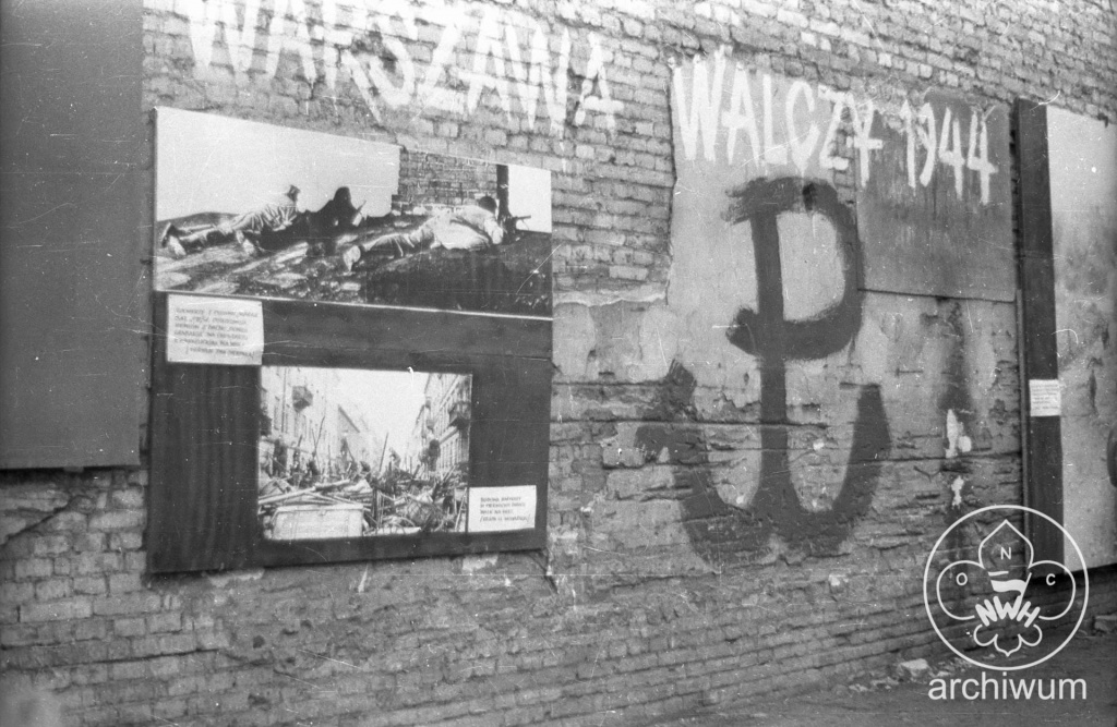 Plik:1984-10 Warszawa Wystawa Powstanie Warszawskie 004.JPG