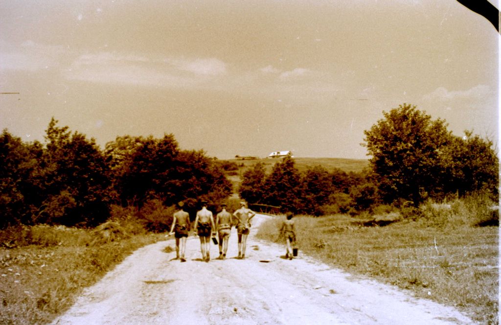 Plik:1957-58 Obóz stały w Bieszczadach. Watra 048 fot. Z.Żochowski.jpg