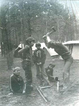 1977 Miedzno. Obóz stały Szczepu SP 10 Gdynia. 22 GDH004 fot. D.Zabrocki.jpg