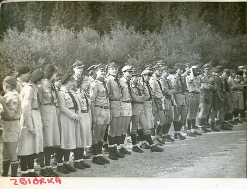 1984 Szczawa. Zlot byłych partyzantów AK z udziałem harcerzy. Szarotka034 fot. J.Kaszuba.jpg