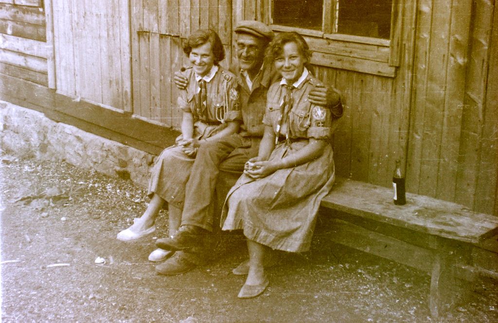 Plik:1958 Obóz wędrowny w Beskidzie Niskim. Watra 009 fot. Z.Żochowski.jpg