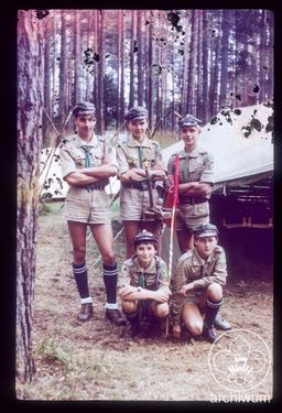 1985-08 Jez. Dłużek k. Jedwabna - Obóz Szczepu Puszcza z Niepołomic 008.jpg