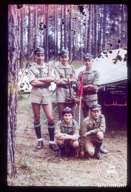 Plik:1985-08 Jez. Dłużek k. Jedwabna - Obóz Szczepu Puszcza z Niepołomic 008.jpg