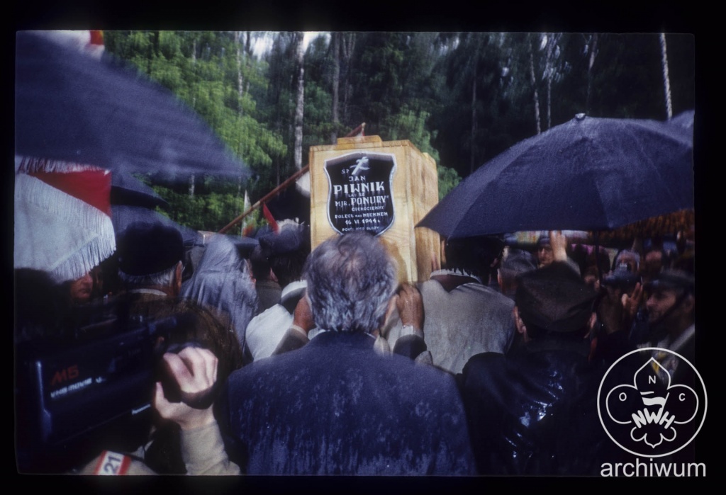 Plik:1988-06-10-12 Wykus Pogrzeb mjr Jana Piwnika Ponurego 013.jpg