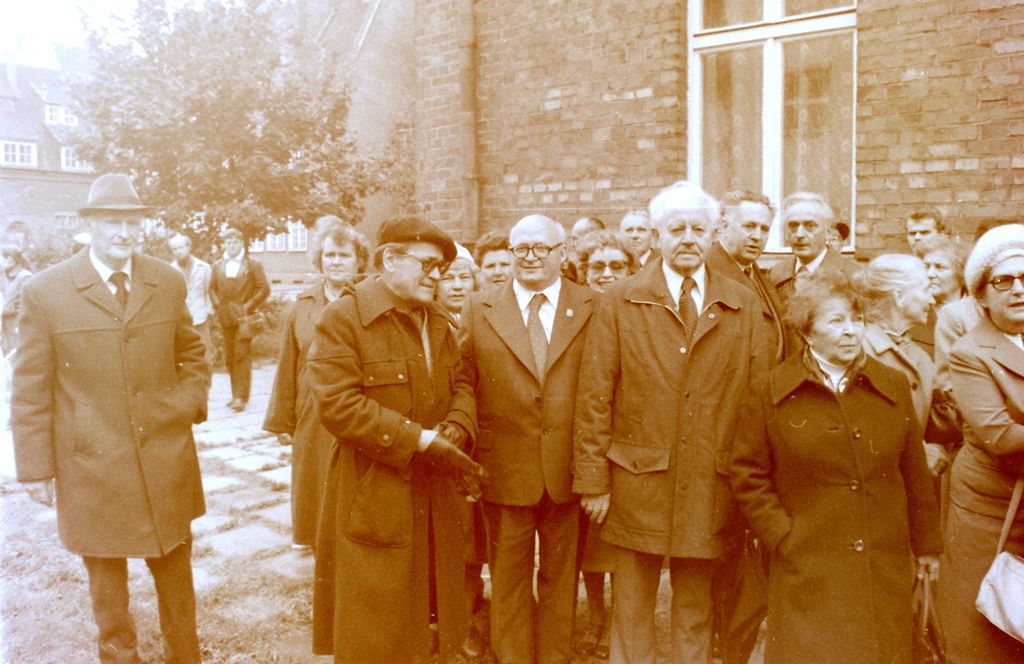 Plik:1981 Odsłonięcie tablicy na Domu Harcerza w Gdańsku. Watra 004 fot. Z.Żochowski.jpg