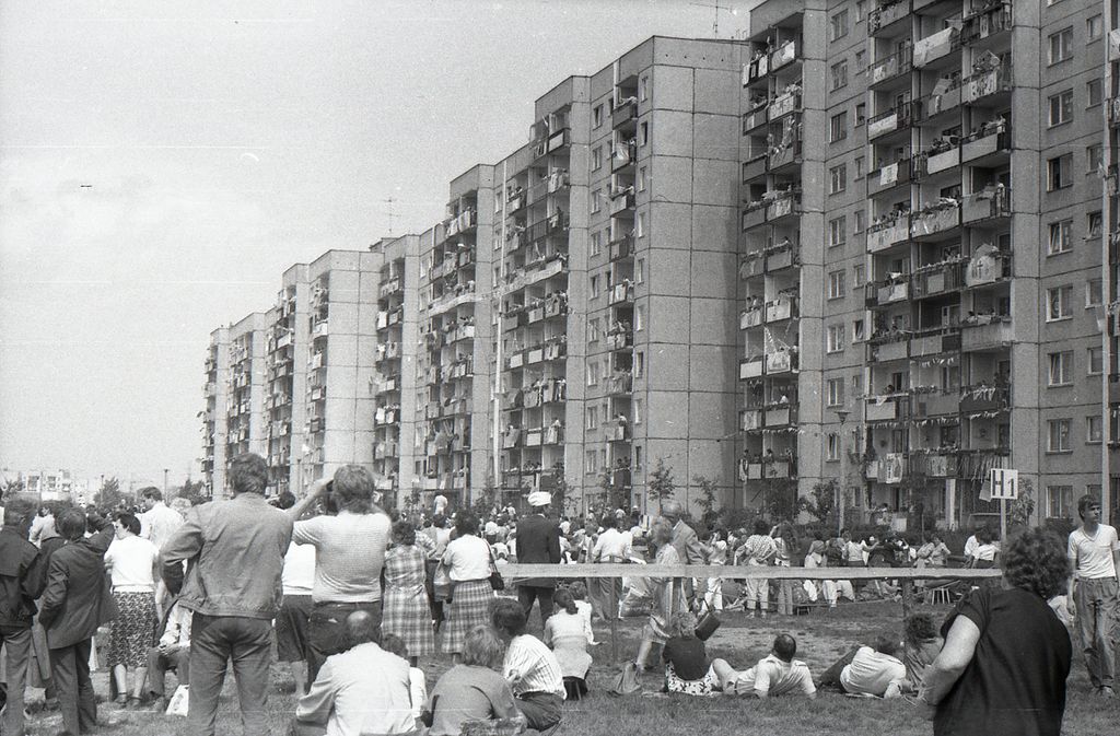 Plik:1987 Biała Służba. Gdynia, Gdańsk. Szarotka032 fot. Jacek Kaszuba.jpg