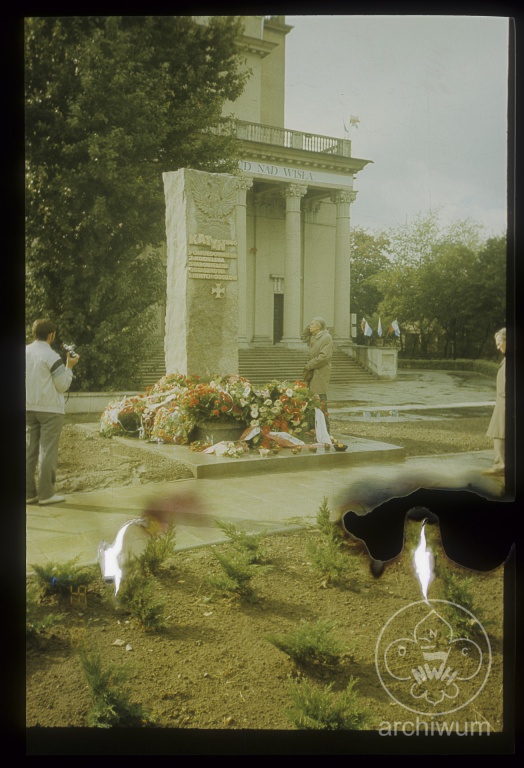 Plik:1990-04 Łodź pomnik katynski 025.jpg