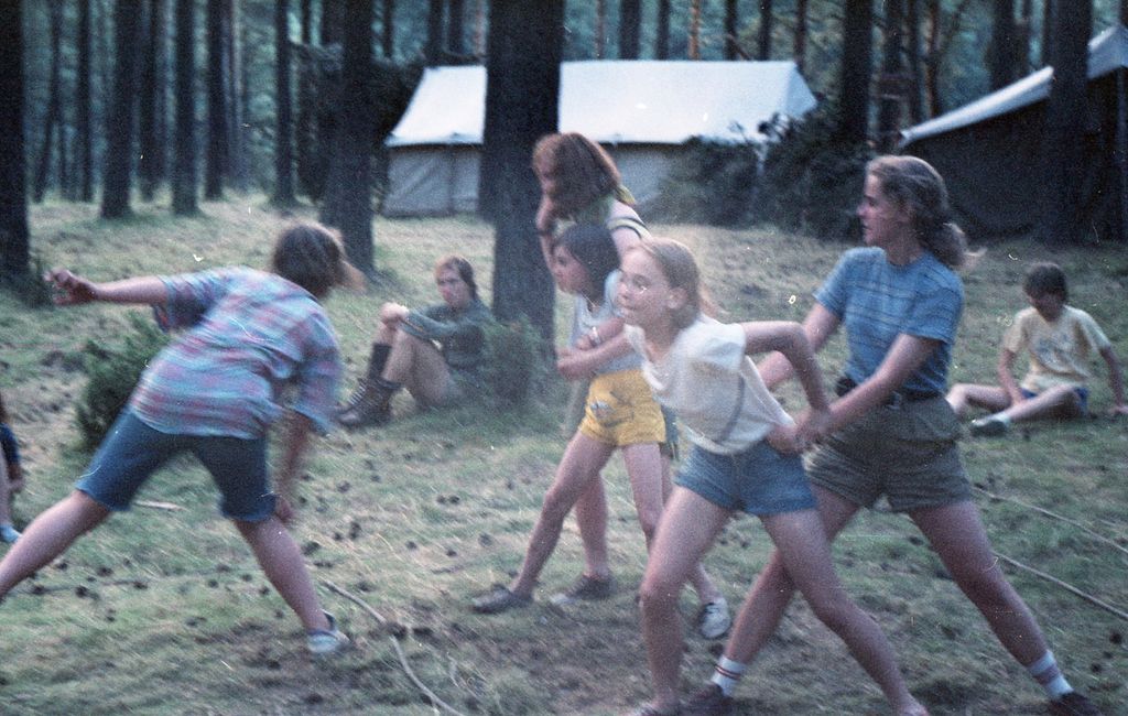 Plik:1991 Obóz Avalon. Jez. Czyste. Szarotka 271 fot. J.Kaszuba.jpg