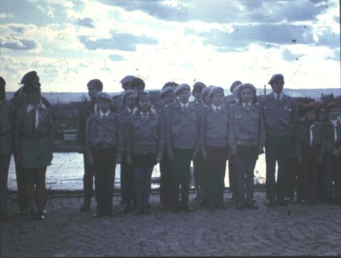 1972 Westerplatte. Sztandar dla Szczepu SP 30. Watra 003 fot. Z.Żochowski.jpg