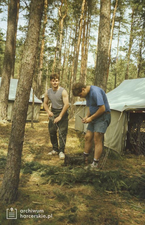 Plik:1991-07 Obóz Avalon. jez. Czyste. Poj.Kaszubskie. Szarotka 024 fot. J.Kaszuba.jpg