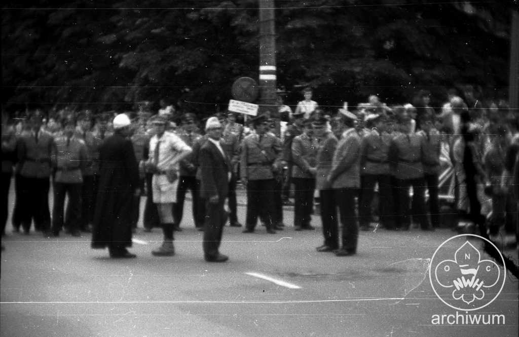Plik:1987-06 Warszawa Biala Sluzba 39.jpg