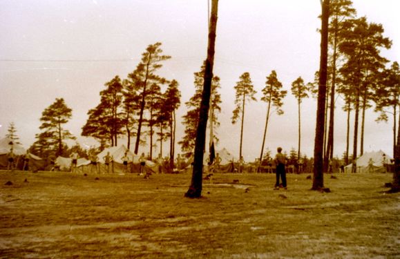 1956-60 Obóz harcerzy z Gdyni. Watra066 fot. Z.Żochowski.jpg