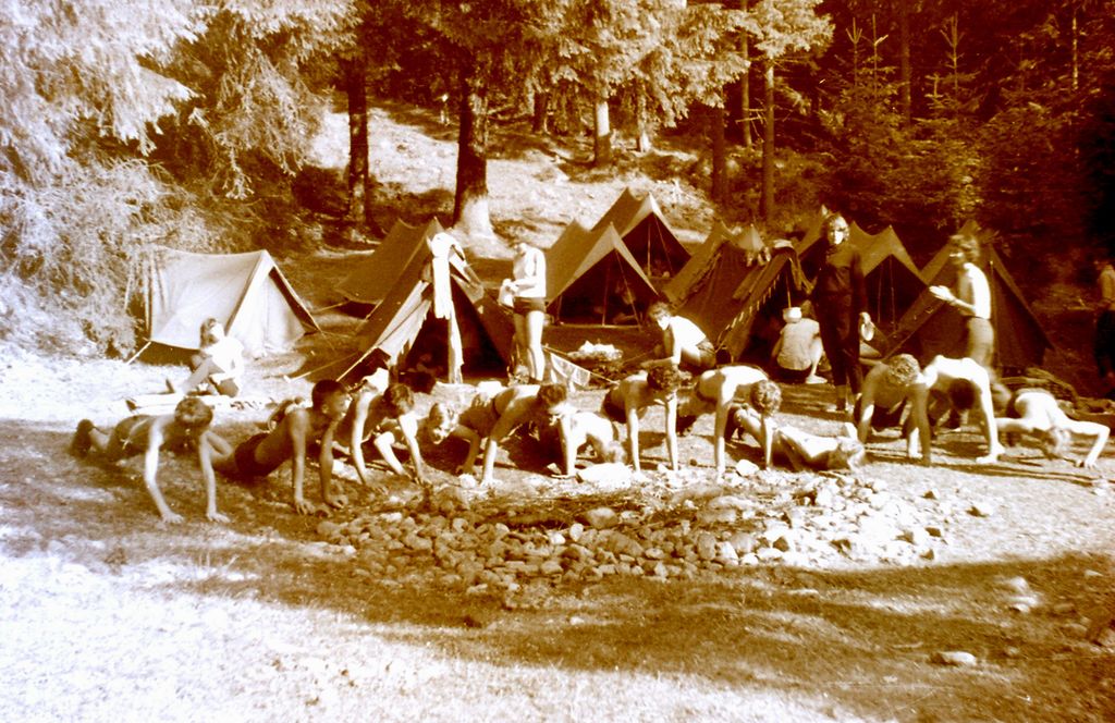 Plik:1956-60. Obóz w Tatrach. Watra 010 fot. Z.Żochowski.jpg