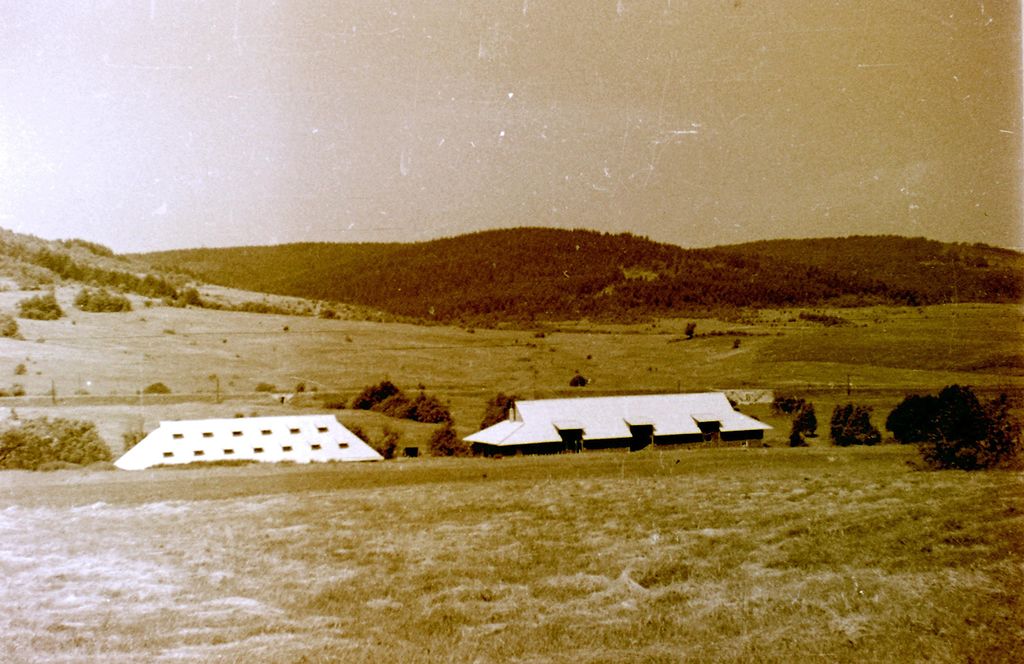 Plik:1957-58 Obóz stały w Bieszczadach. Watra 126 fot. Z.Żochowski.jpg