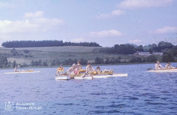 1985-08 Spływ kajakowy Kółkiem Raduńskim. Szarotka 071 fot. J.Kaszuba.jpg