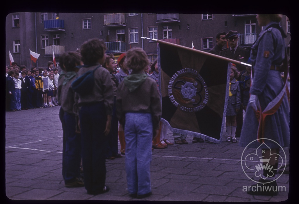 Plik:1979-05 Gdansk wreczenie sztandaru Hufiec Wrzeszcz 25.jpg