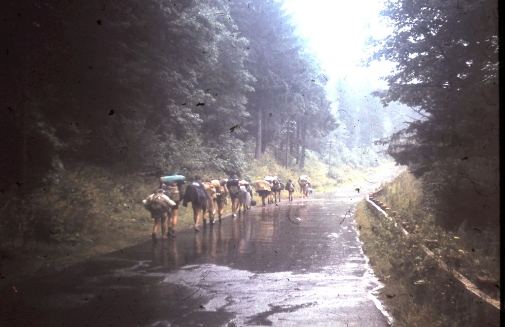 Plik:1974 Obóz wedrowny. Bieszczady . Watra 022 fot. Z.Żochowski.jpg