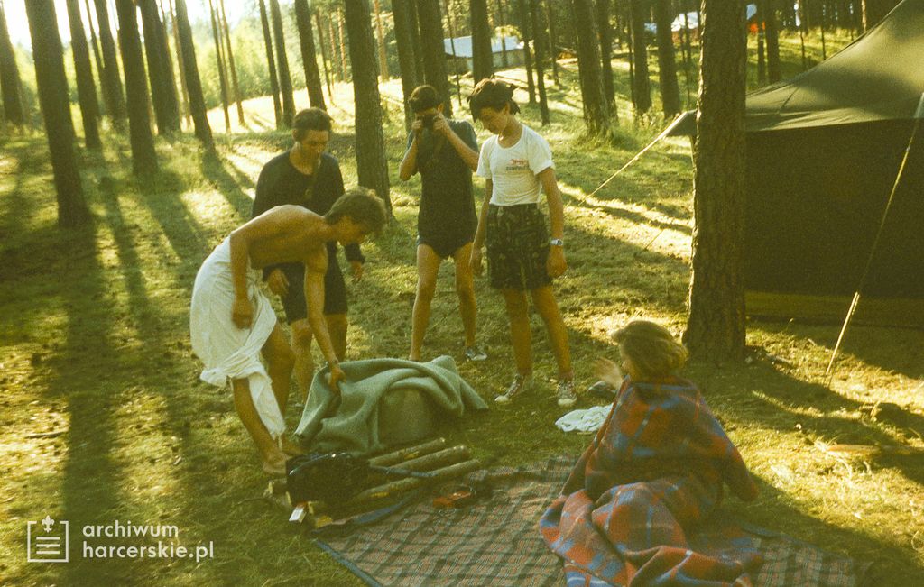 Plik:1991-07 Obóz Avalon. jez. Czyste. Poj.Kaszubskie. Szarotka 043 fot. J.Kaszuba.jpg
