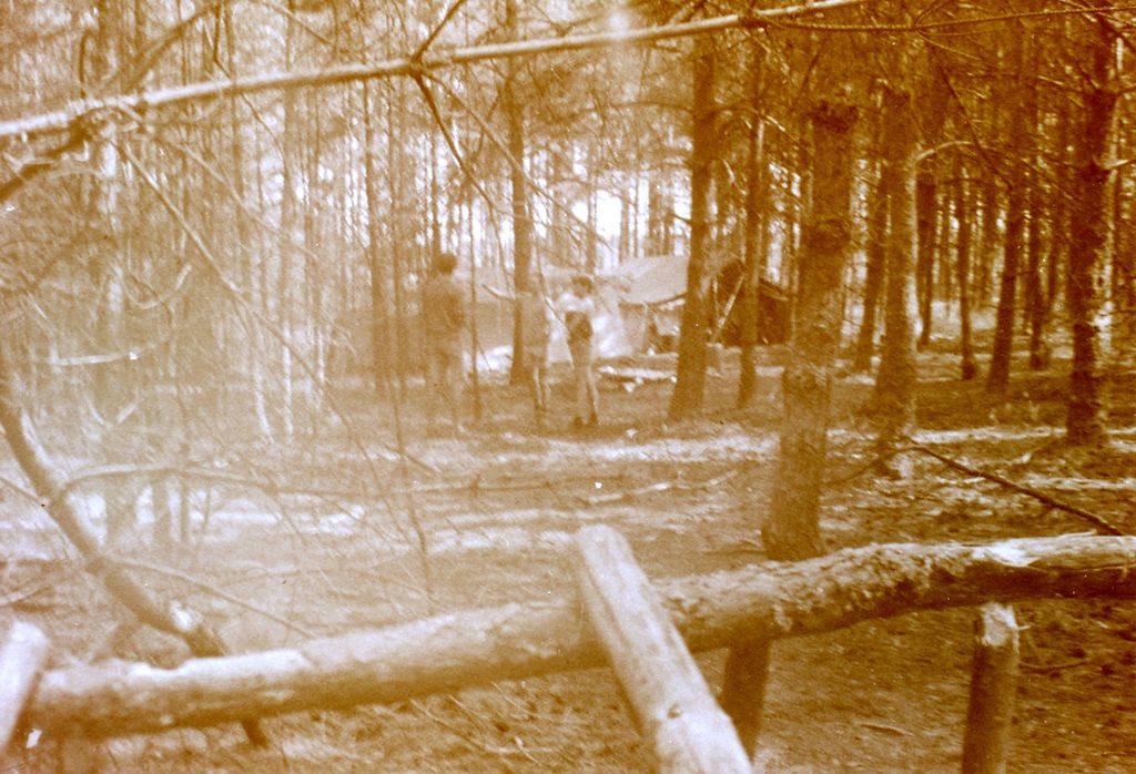 Plik:1982 Obóz Puszcza. Szarotka210 fot. J.Kaszuba.jpg