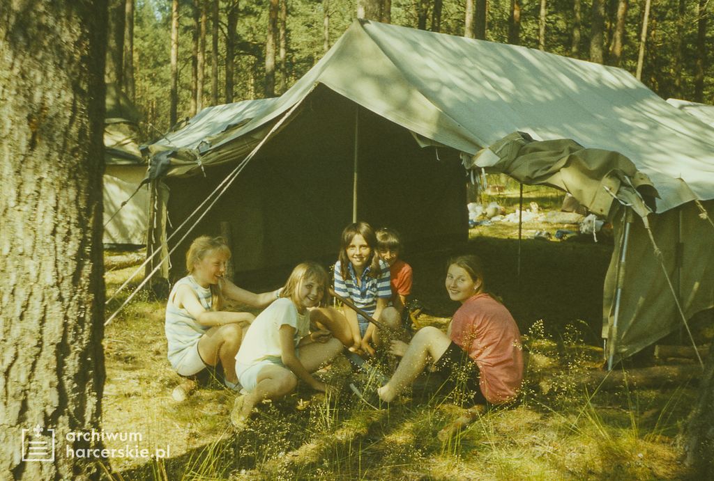 Plik:1991-07 Obóz Avalon. jez. Czyste. Poj.Kaszubskie. Szarotka 102 fot. J.Kaszuba.jpg