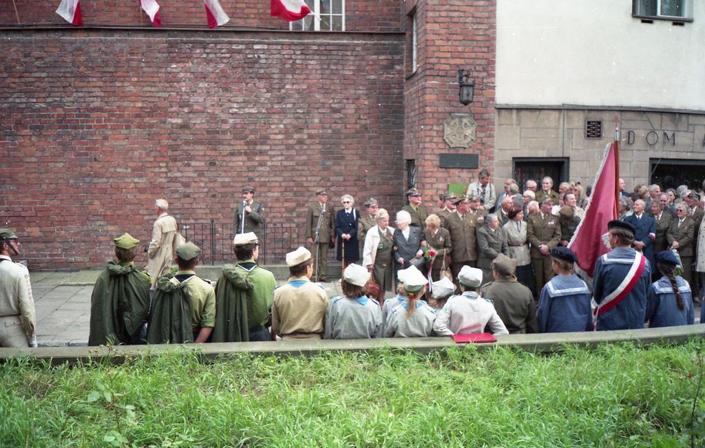 Plik:1991 18.09 Odsłonięcie tablicy Czarnego. Gdańsk. Szarotka021 fot. J.Kaszuba.jpg