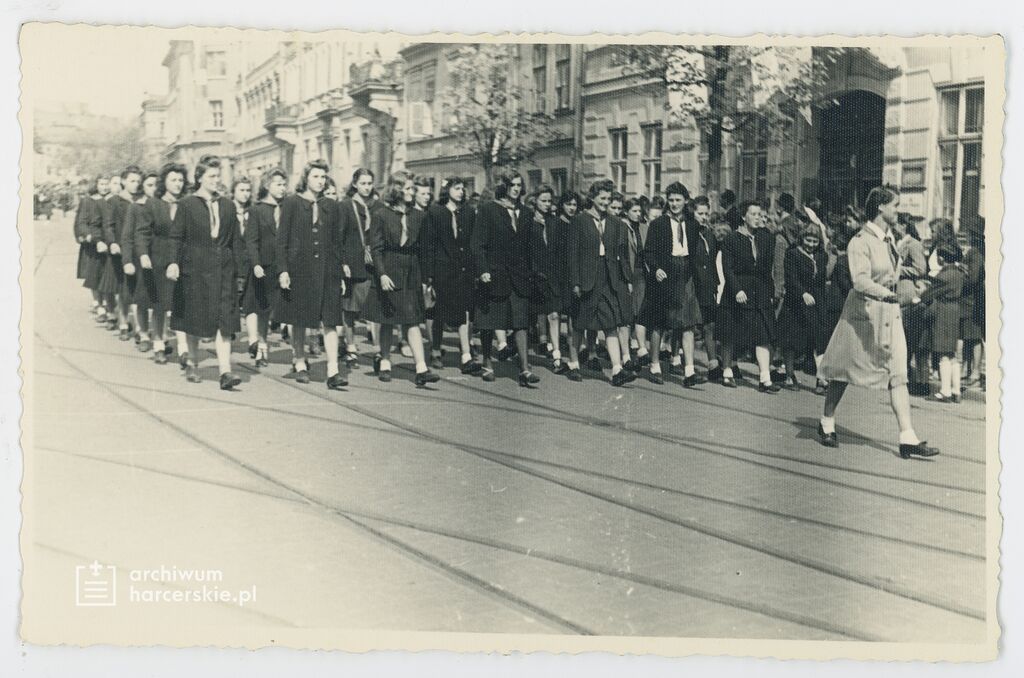 Plik:1945-46 Kraków harcerze MM 042.jpg
