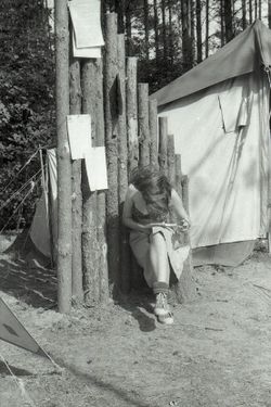 1985-07 08 Jez.Białe k. Machar Szarotka obóz stały Buchtowisko 158 fot. J.Kaszuba.jpg