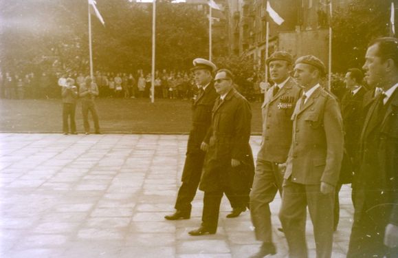 1966 Odsłonięcie pomnika harcerzy w Gdyni. Watra 005 fot. Z.Żochowski.jpg