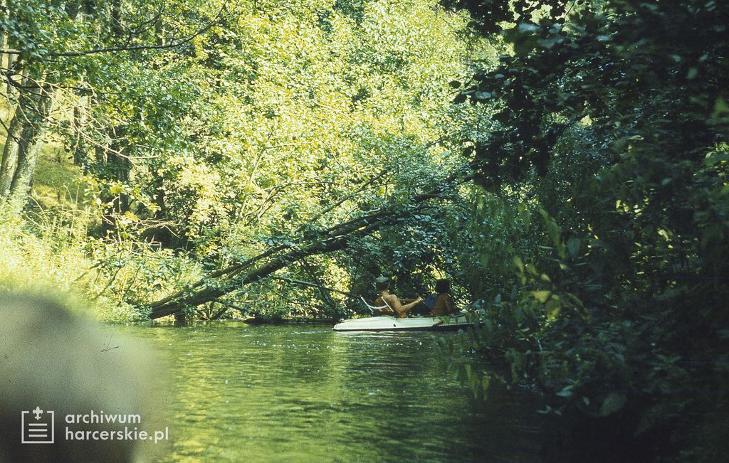 Plik:1989-08 Spływ kajakowy. Wda. Szarotka 035 fot. J.Kaszuba.jpg
