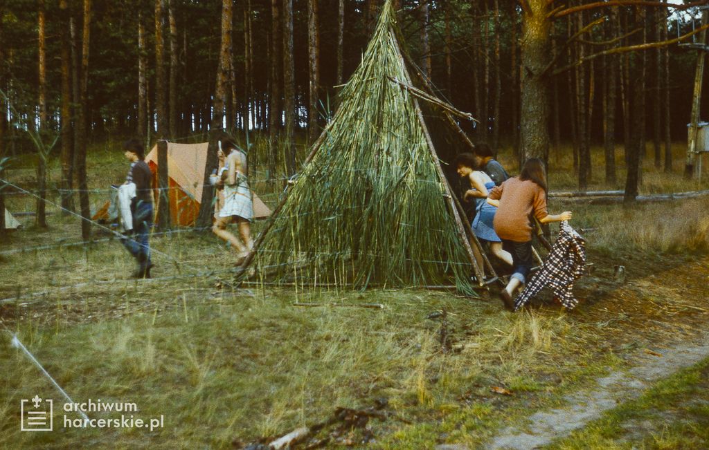 Plik:1984-07 08 Wycinki Duże Szarotka obóz stały Bór fot.J.Kaszuba 021.jpg