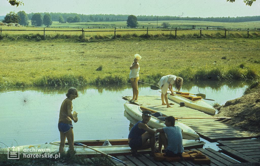 Plik:1989-08 Spływ kajakowy. Wda. Szarotka 029 fot. J.Kaszuba.jpg