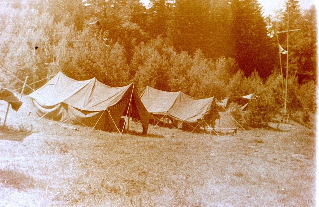 Plik:1957-58 Obóz stały w Bieszczadach. Watra 103 fot. Z.Żochowski.jpg