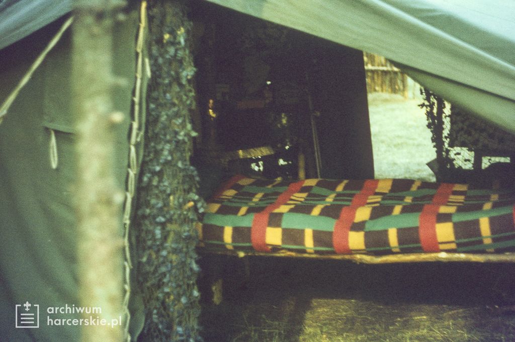 Plik:1987-07 Sąpy. jez.Jeziorak.Obóz Gniazdo. Szarotka 004 fot. J.Kaszuba.jpg