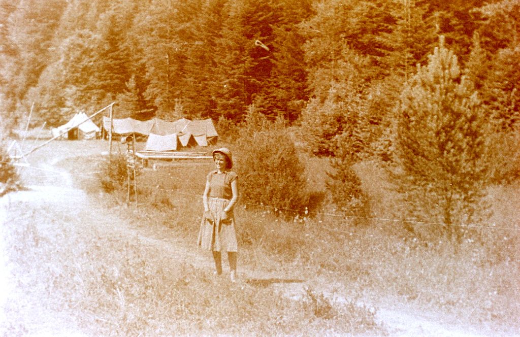 Plik:1957-58 Obóz stały w Bieszczadach. Watra 105 fot. Z.Żochowski.jpg