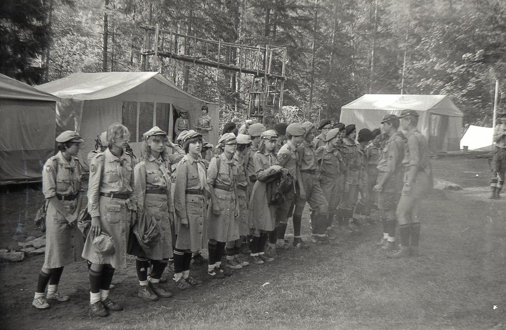 Plik:1983 Lipowa Zimnik. Obóz Puszcza II. Szarotka101 fot. J.Kaszuba.jpg