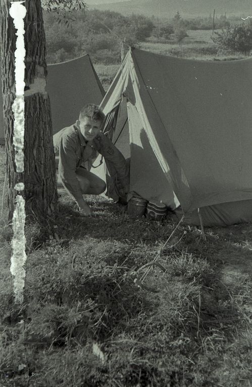 Plik:1956-60 Obóz wędrowny. Bieszczady. 2 GDH Watra 048 fot. Z.Żochowski.jpg