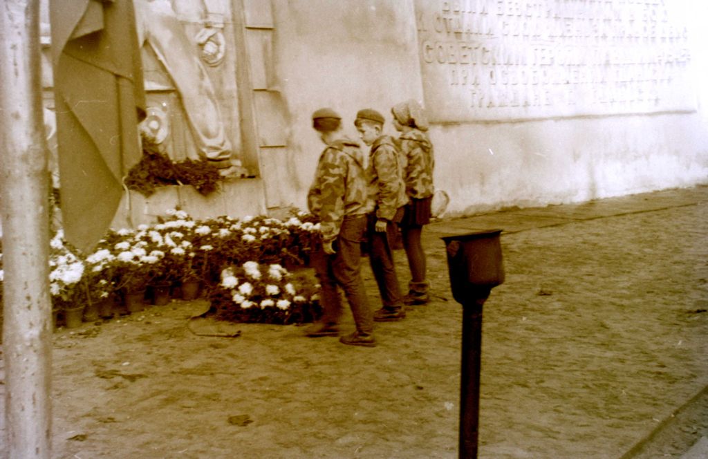 Plik:1966 Odsłonięcie pomnika harcerzy w Gdyni. Watra 049 fot. Z.Żochowski.jpg