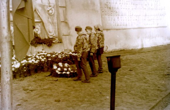 1966 Odsłonięcie pomnika harcerzy w Gdyni. Watra 049 fot. Z.Żochowski.jpg