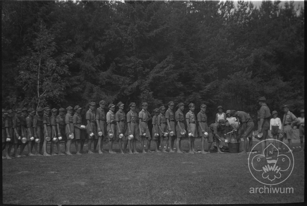Plik:1935 Kalino k. Główna obóz XV ŁDH 013.jpg