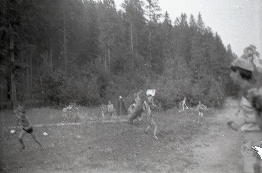 Plik:1983 Lipowa Zimnik. Obóz Puszcza II. Szarotka055 fot. J.Kaszuba.jpg