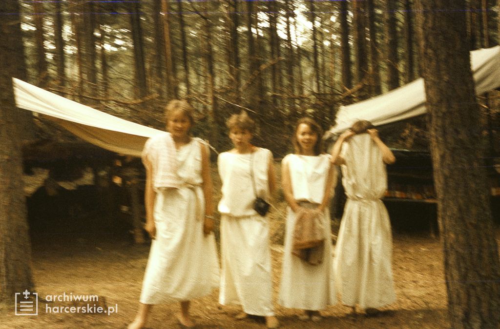 Plik:1989-07 Obóz Mara. Jez. Gant. Mazury. Szarotka010 fot. J.Kaszuba.jpg