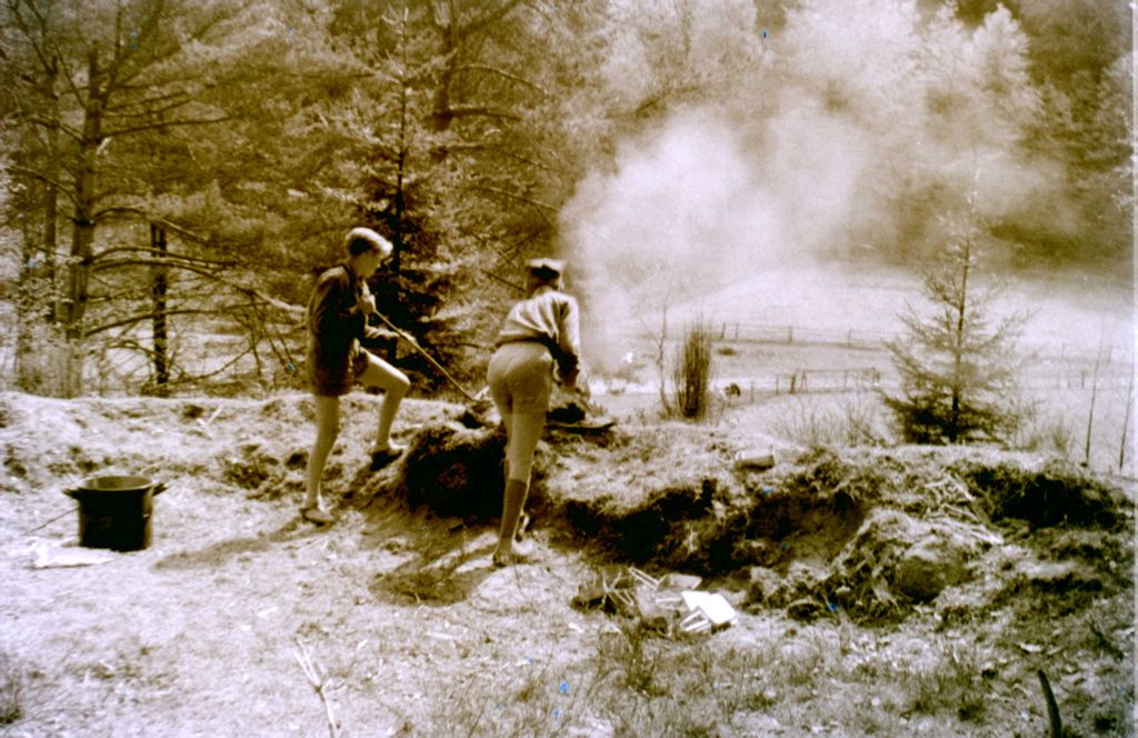 Plik:1956-60 Ćwiczenia harcerskie. 2 GDH Watra 012 fot. Z.Żochowski.jpg