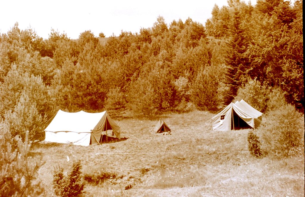 Plik:1957-58 Obóz stały w Bieszczadach. Watra 135 fot. Z.Żochowski.jpg