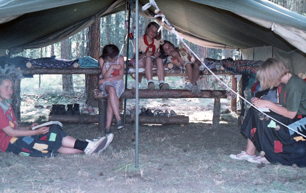 Plik:1991 Obóz Avalon. Jez. Czyste. Szarotka 237 fot. J.Kaszuba.jpg