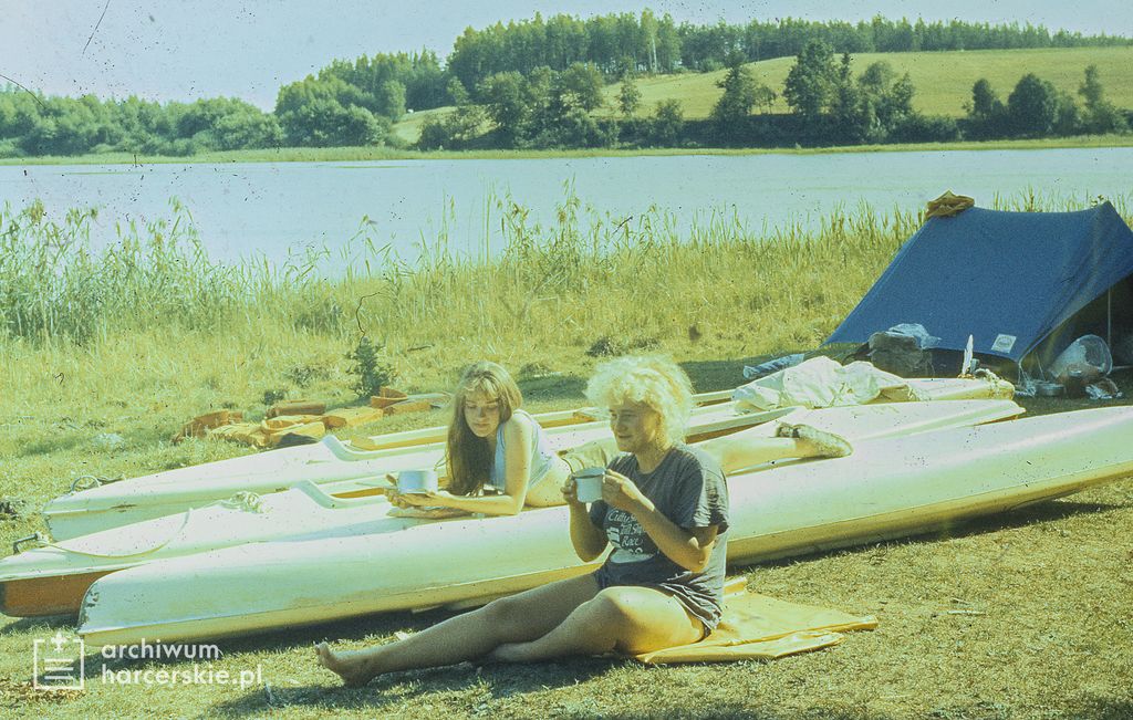 Plik:1989-08 Spływ kajakowy. Wda. Szarotka 009 fot. J.Kaszuba.jpg