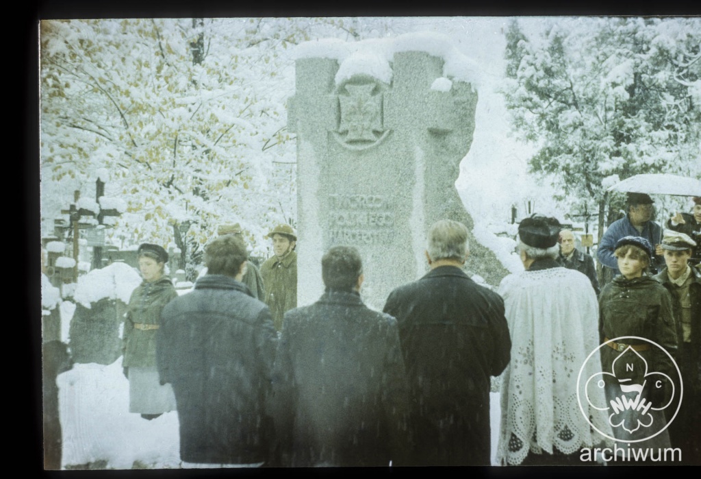 Plik:1981-10-24 Zakopane odsloniecie pomnika Andrzeja i Olgi Malkowskich 026.jpg