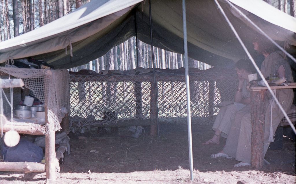 Plik:1991 Obóz Avalon. Jez. Czyste. Szarotka 236 fot. J.Kaszuba.jpg
