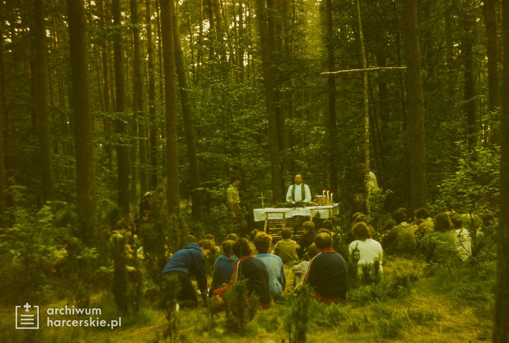 Plik:1987-07 Sąpy. jez.Jeziorak.Obóz Gniazdo. Szarotka 057 fot. J.Kaszuba.jpg