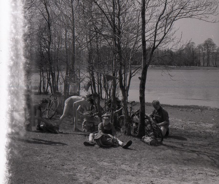Plik:1956-58 Biwak rowerowy 2 GDH Watra 001 fot. Z.Żochowski.jpg