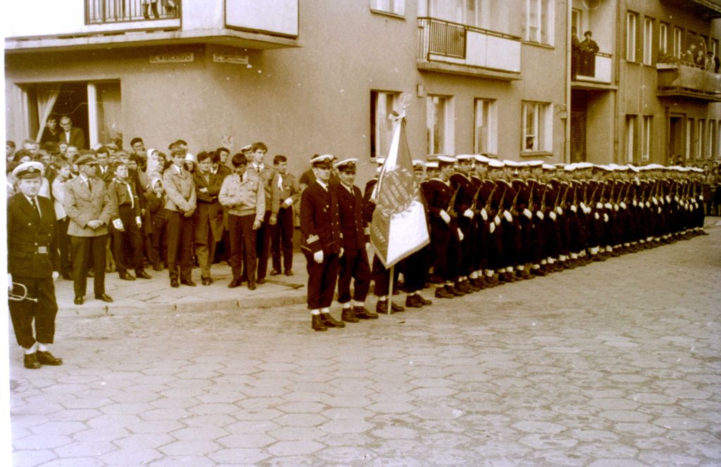 Plik:1966 Odsłonięcie pomnika harcerzy w Gdyni. Watra 012 fot. Z.Żochowski.jpg